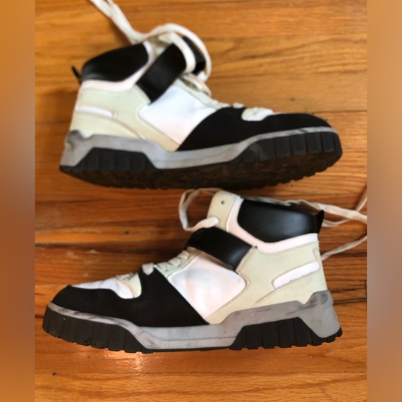 Men’s Guess Shoes - Picture 2 of 6